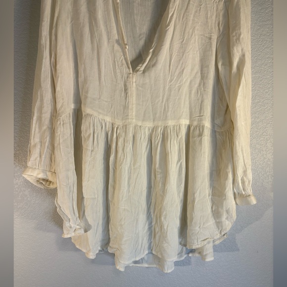 URBAN OUTFITTERS Bohemian Cream Sheer Top w Ruffle Bottom & V-neck & Side Slit🤍 - Picture 4 of 9